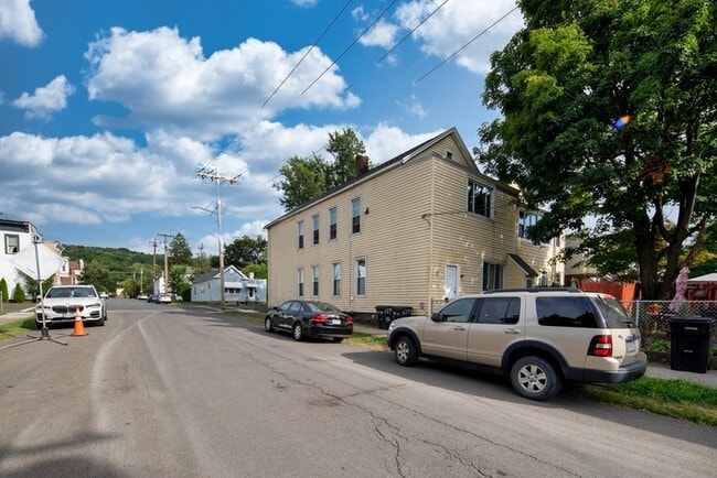 Building Photo - 629 4th Ave
