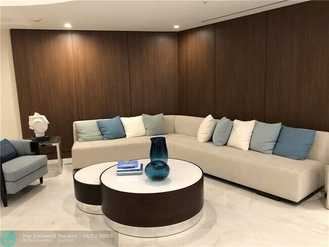 Building Photo - 111 SE 8th Ave