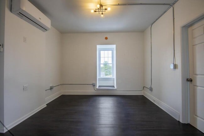 Building Photo - 713 Locust St