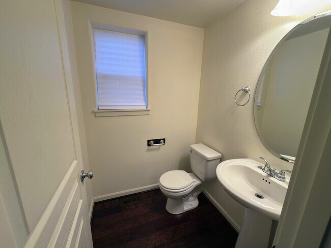 Building Photo - 20893 SW Edgemont St