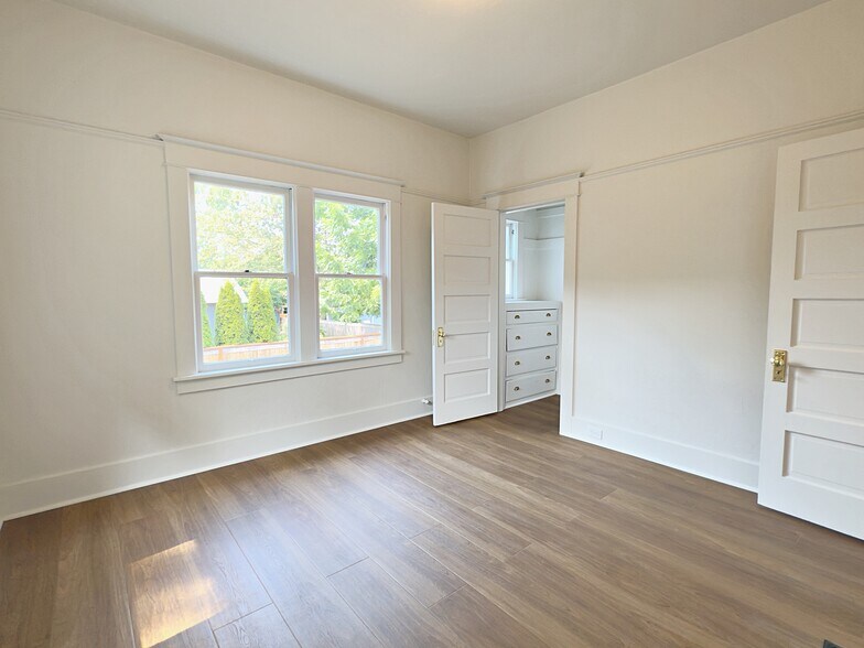 Building Photo - 125 NE 84th Ave