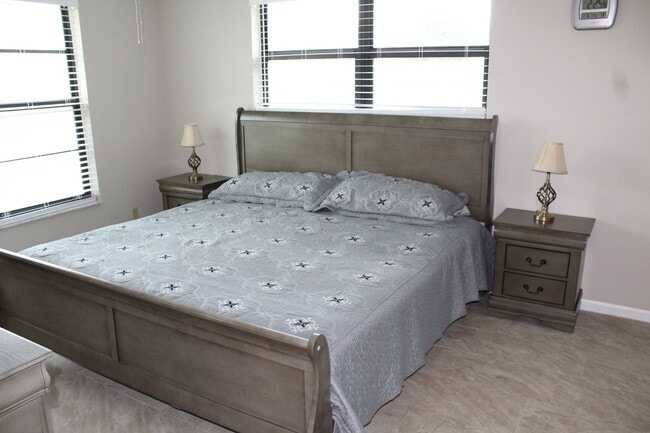 Building Photo - 4595 Laurel Tree Rd