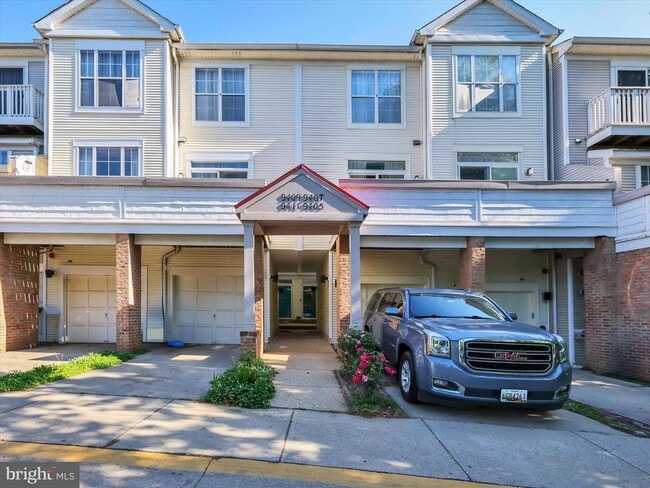 Building Photo - 9411 Royal Bonnet Terrace