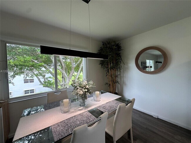 Building Photo - 13550 SW 6th Ct