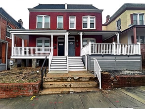 Building Photo - 733 Gresham Pl NW