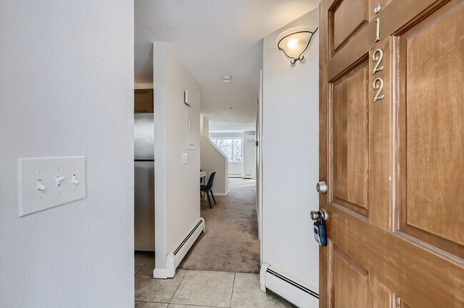 Building Photo - Lovely Pearl St. Condo 1 BDR/1 BA Downtown Boulder