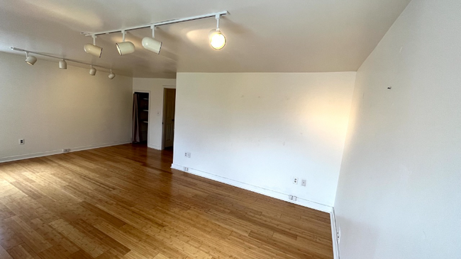 Building Photo - 103 Harpswell Rd