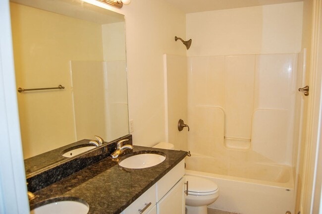 Building Photo - 10 Manahan St