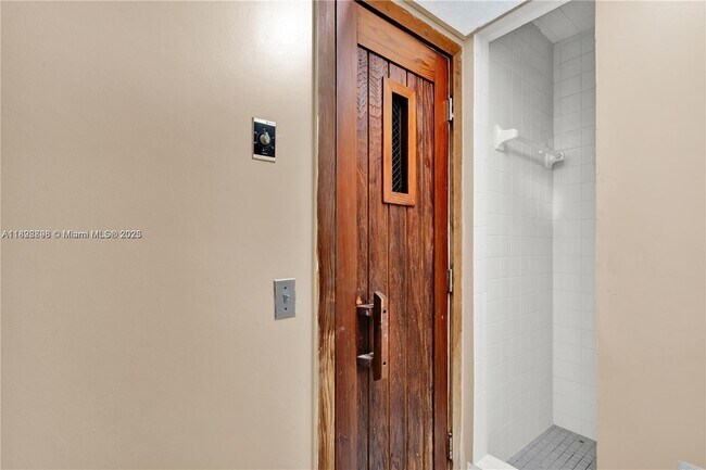 Building Photo - 145 SE 25th Rd