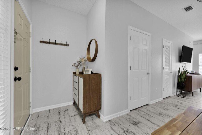 Building Photo - 2/2 St Johns living for Rent