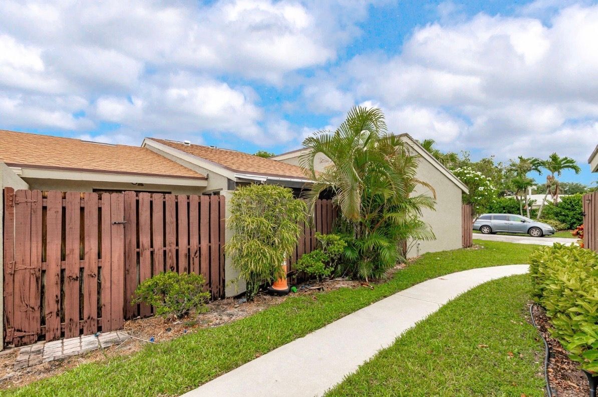 Building Photo - 161 Meadows Dr