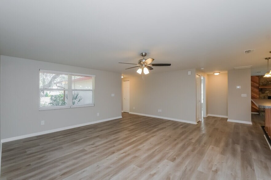 Building Photo - 4107 Canoga Park Dr