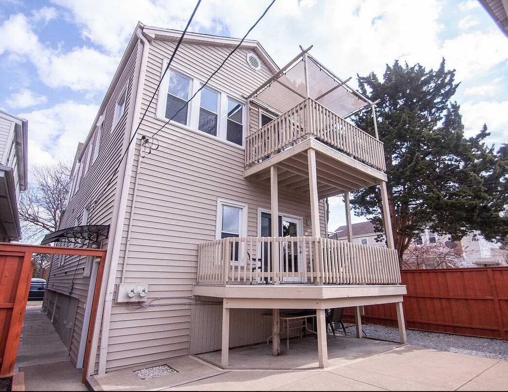 Patio - 5434 N Lotus Ave