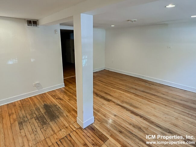 Building Photo - 3309 N Southport Ave