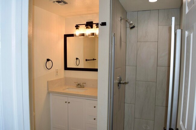 Building Photo - 81840 Ave Del Mar