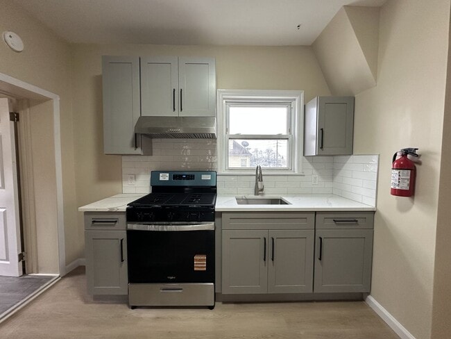 Building Photo - 618 Carlock Ave