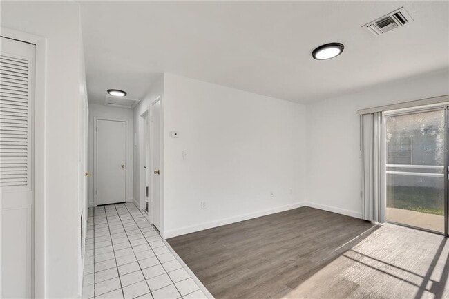 Building Photo - 2480 Ave B SW