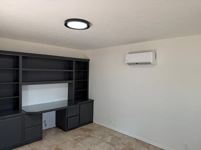 Building Photo - 2116 Tanglewood Dr