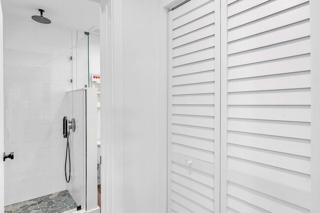 Building Photo - 649 NE 16th Terrace