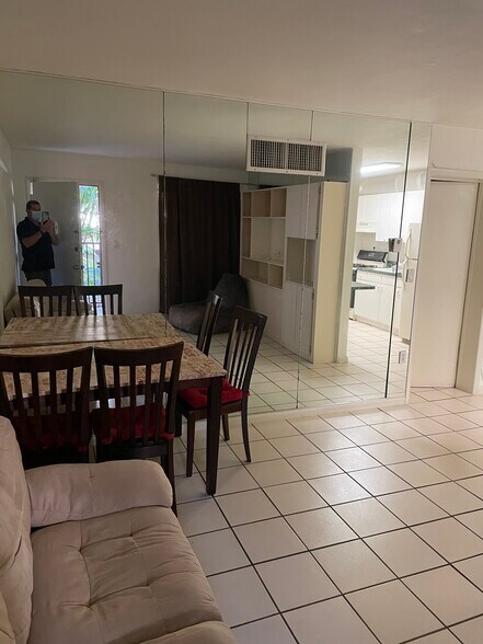 Building Photo - 465 S Royal Poinciana Blvd