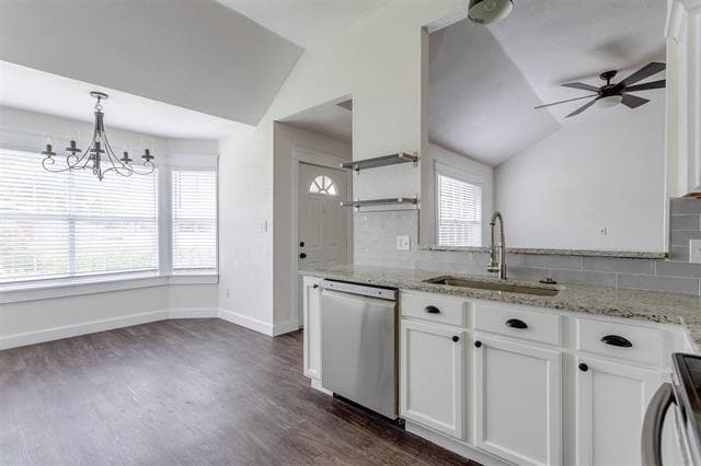 Building Photo - 5922 Royalcrest Dr