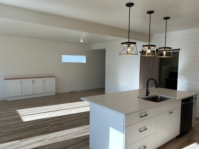 Building Photo - Beautiful home for rent!