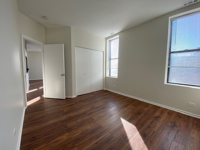 Building Photo - 1461 W Fullerton Ave