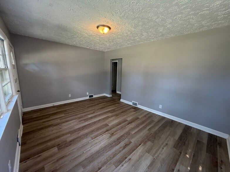 Building Photo - 2758 Bellevue Ave