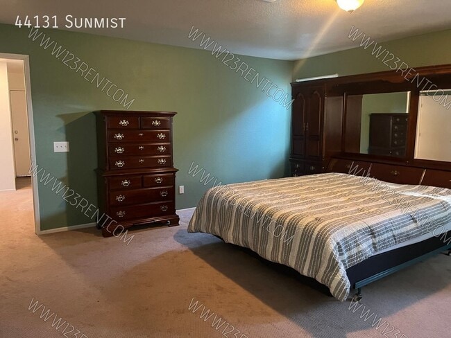 Building Photo - 44131 Sunmist-