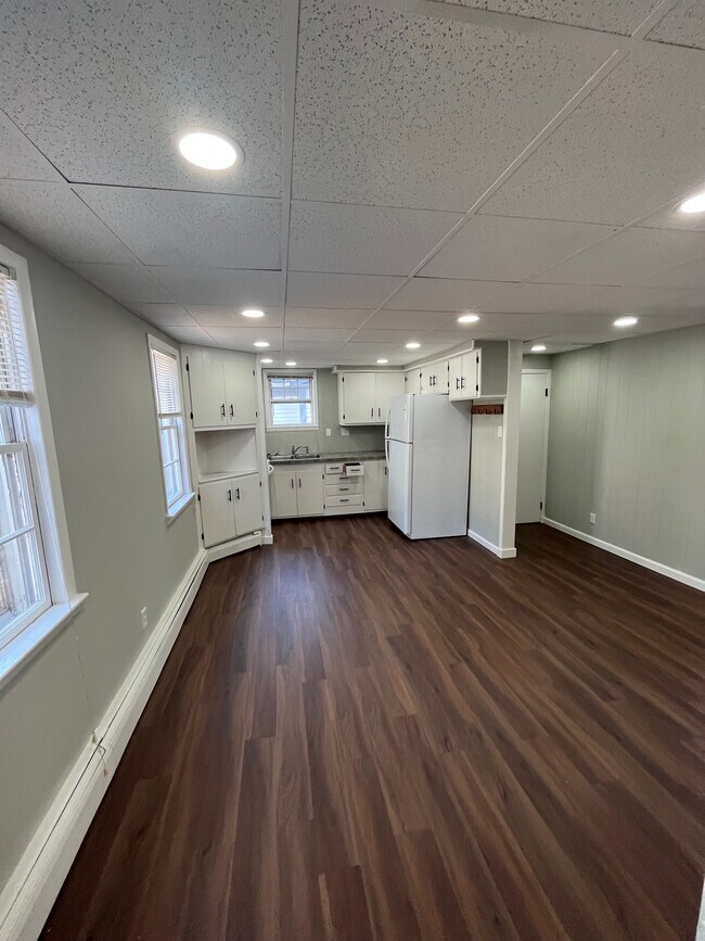 Building Photo - 215 Knight St