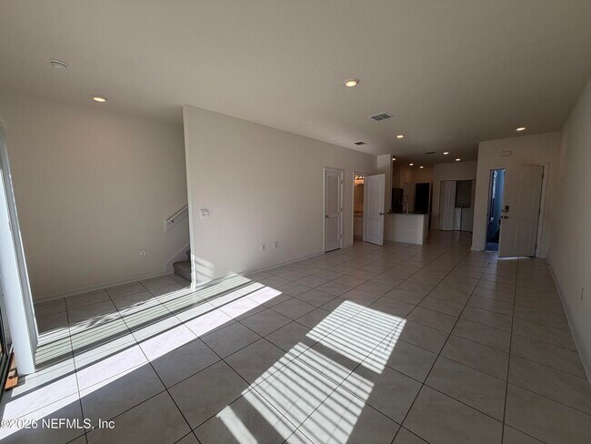 Building Photo - 35 Oarsman Xing Dr