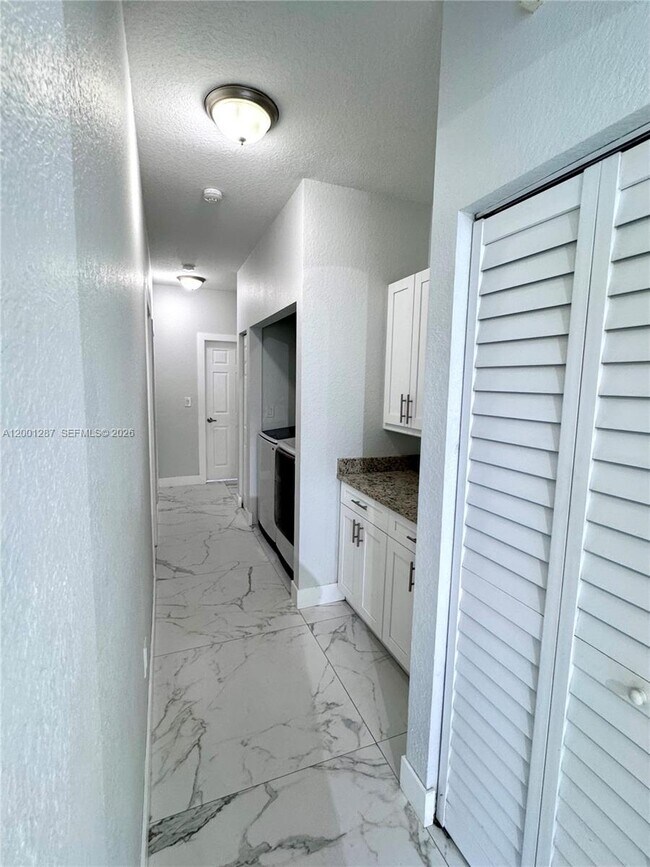 Building Photo - 21405 Ingraham Ave Rd