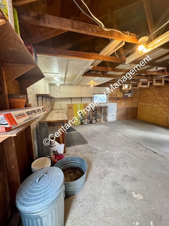 Building Photo - 3 Bed 1 Bath located on the flats