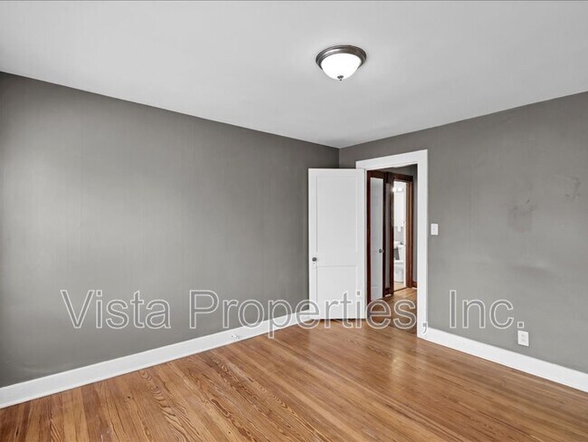 Building Photo - 3220 Grant Ave