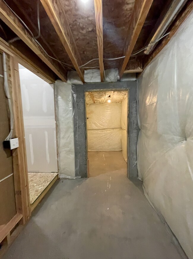 Building Photo - 4772 Silver Ridge Rd