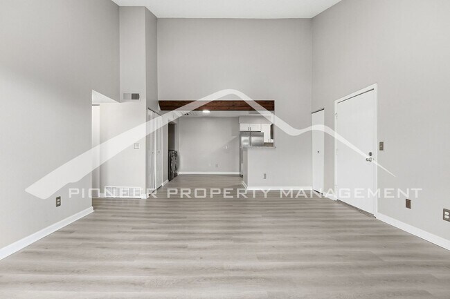 Building Photo - Great Condo with Central AC and Community Pool