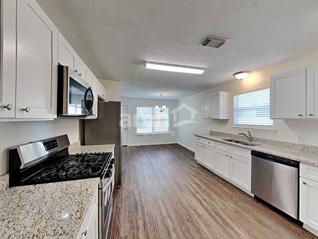 Building Photo - 4407 Crossvine Ave