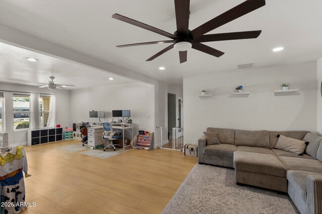 Building Photo - 2208 E Contessa Cir