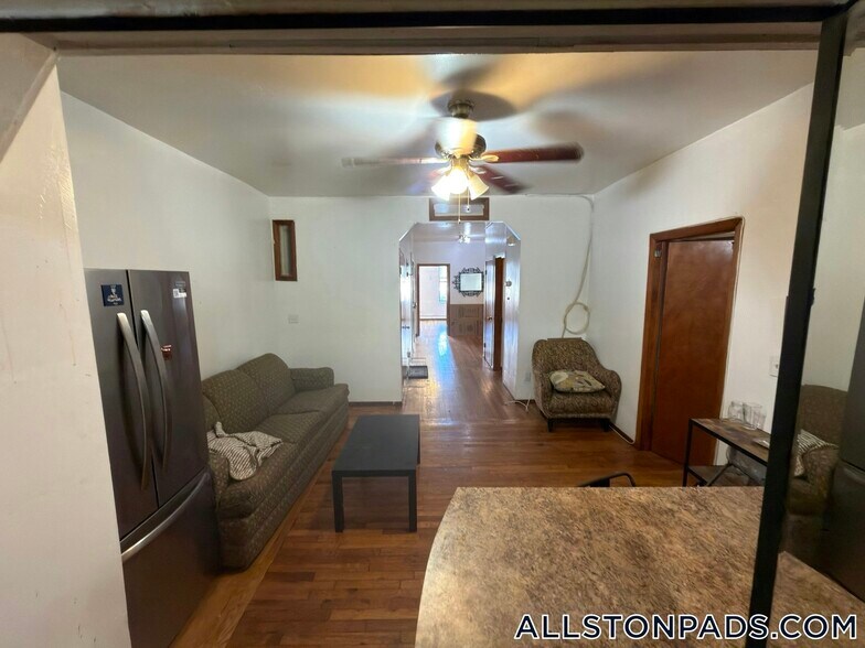 Building Photo - 46 Park Vale Ave