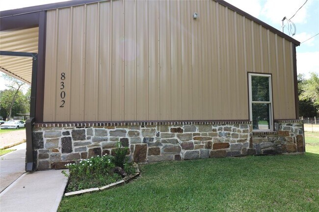 Building Photo - 8302 Park St