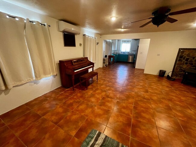 Building Photo - Charming 3-Bedroom Home for Rent in Lander...