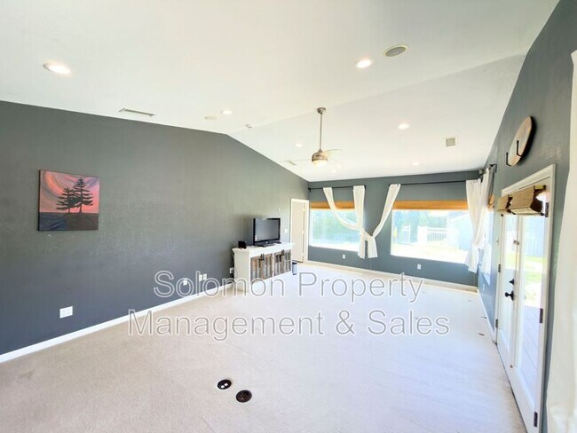 Building Photo - 2840 Esturion Pl