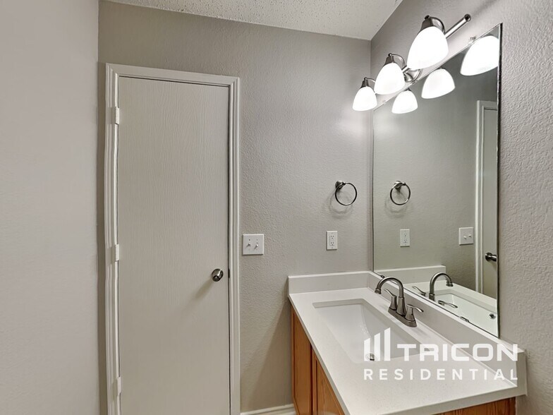 Building Photo - 4513 Merlot Dr