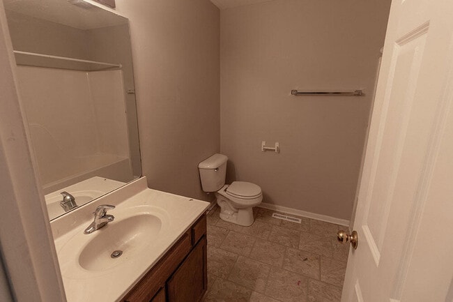 Building Photo - 5569 Pinehurst Ln