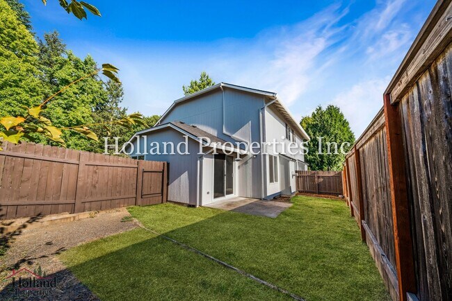 Building Photo - 9055 SW Sagert St