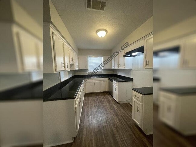 Building Photo - 12001 Lemoncrest Ln