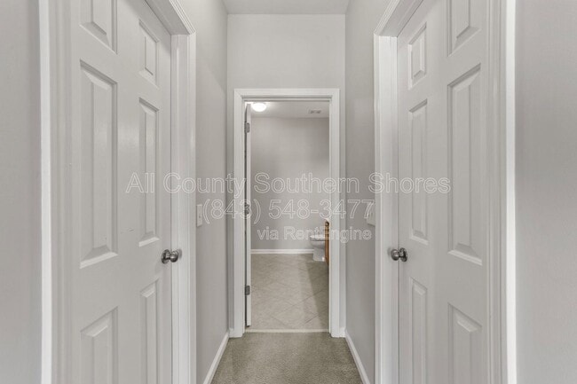 Building Photo - 264 Viareggio Road