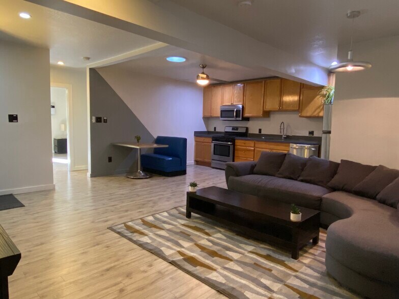 Building Photo - 1043 Sanborn Ave