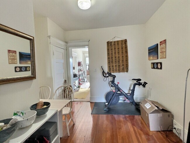 Building Photo - 1382 Beacon St