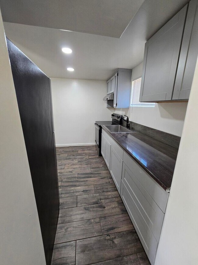 Building Photo - 332 W Illinois St